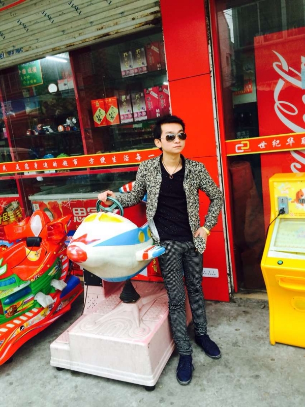 阳光帅气男嘉宾的第一张照片--揭阳相亲服务中心