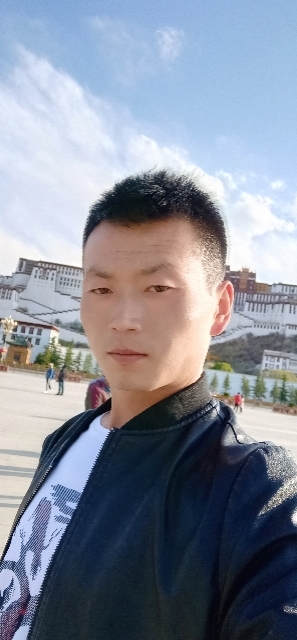 阳光下的小草的第二张照片--揭阳相亲服务中心