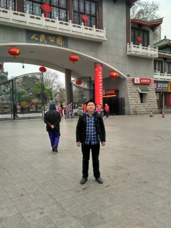 在奋斗的第一张照片--揭阳相亲服务中心