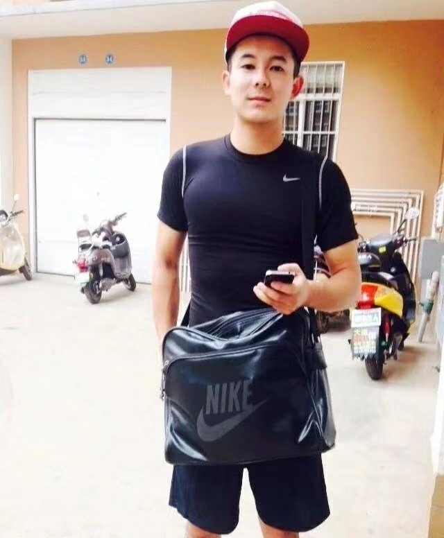 花花是只狗的第一张照片--揭阳相亲服务中心