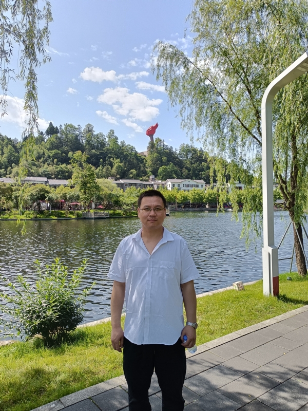 风雨相伴的第一张照片--揭阳相亲服务中心