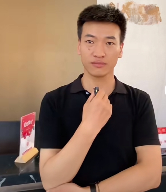 一杯梁白开的第一张照片--揭阳相亲服务中心