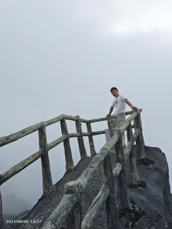 灰色轨迹的第一张照片--揭阳相亲服务中心