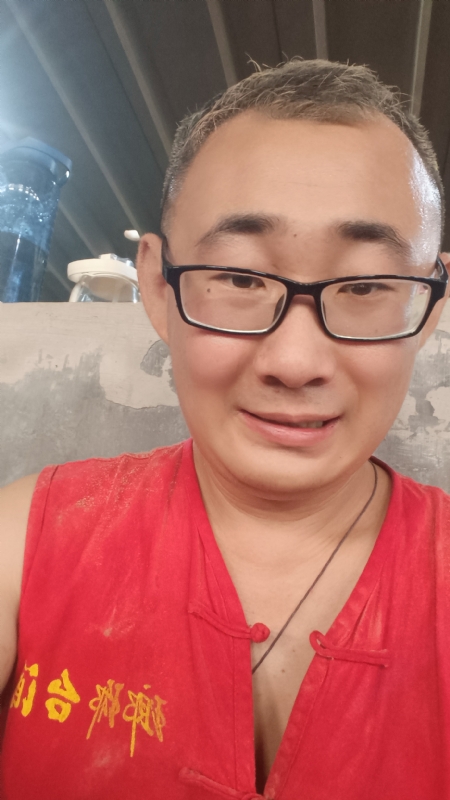 黑黑一笑的第二张照片--揭阳相亲服务中心