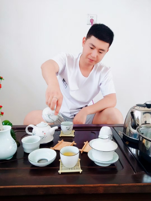 日月的第三张照片--揭阳相亲服务中心